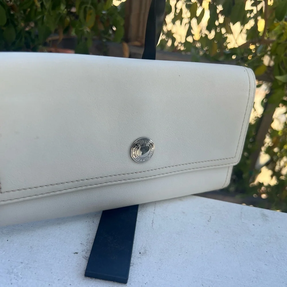 Vintage Coach White Leather Wallet Sophisticated Design Y2K - Picture 4 of 16